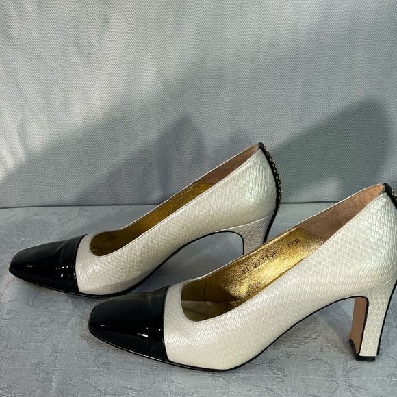 Timothy Hitsman Cream Textured Shoes Gold Studded Heels Patent Leather Toes 7.5N - Picture 5 of 12